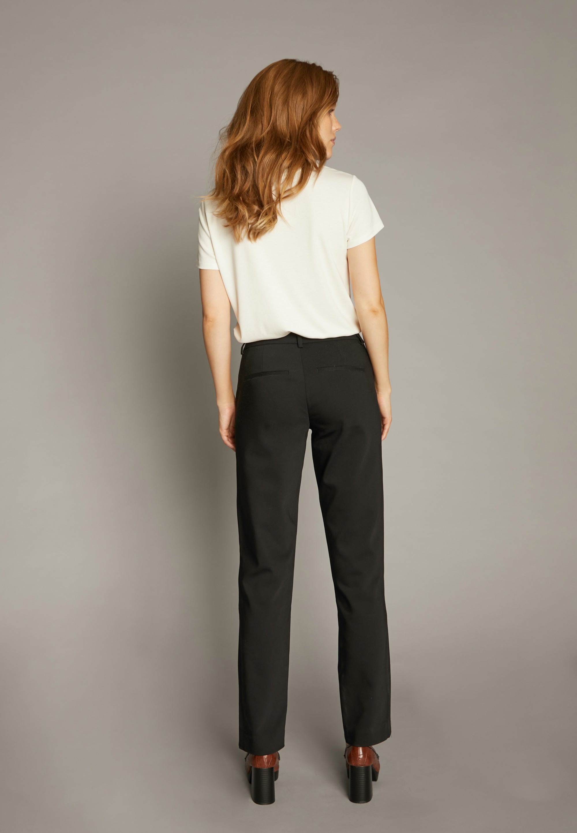 ECHTE Ivory Trousers Trousers 01000 Black