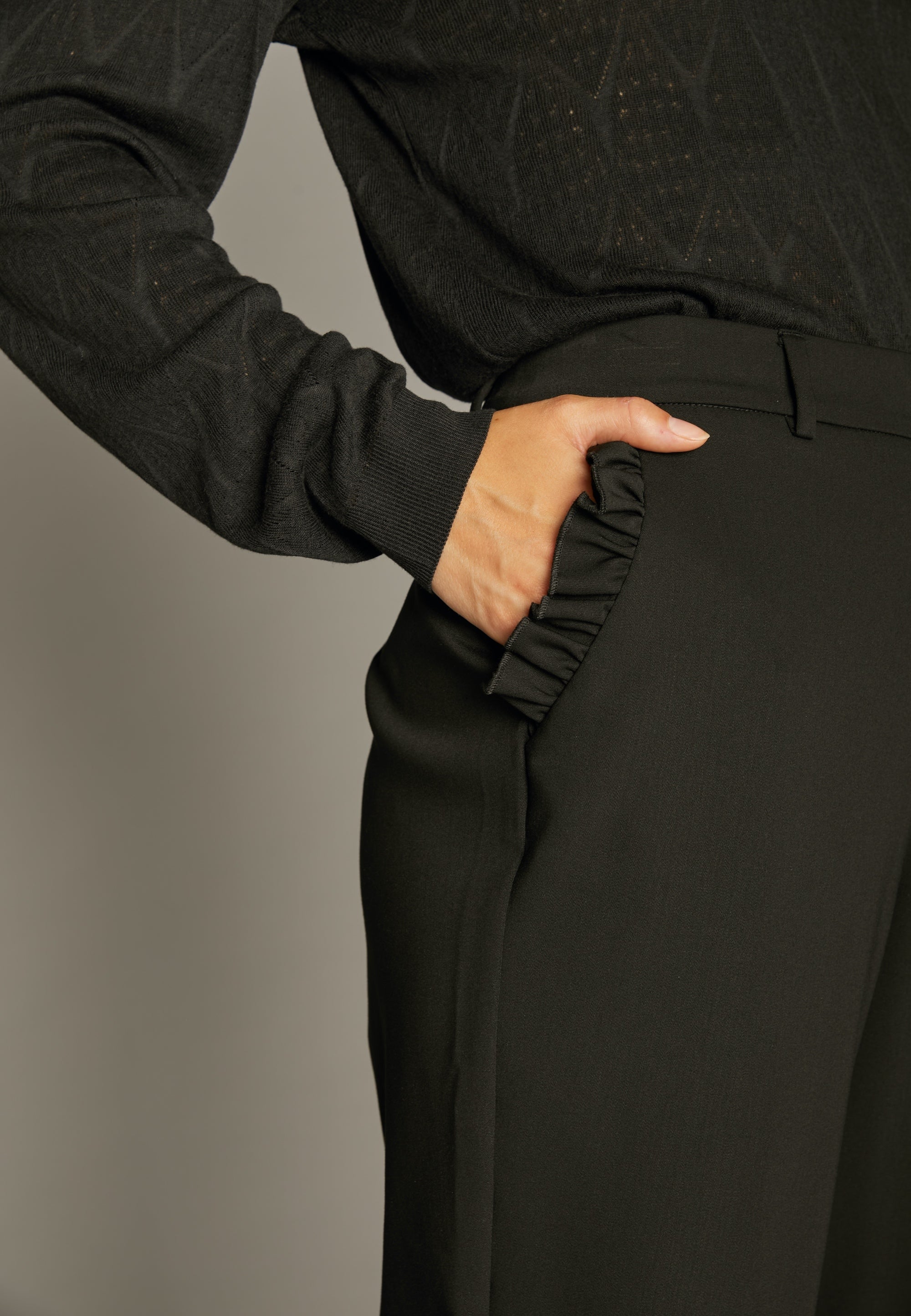 ECHTE Jessica Cropped Pants Trousers 01000 Black