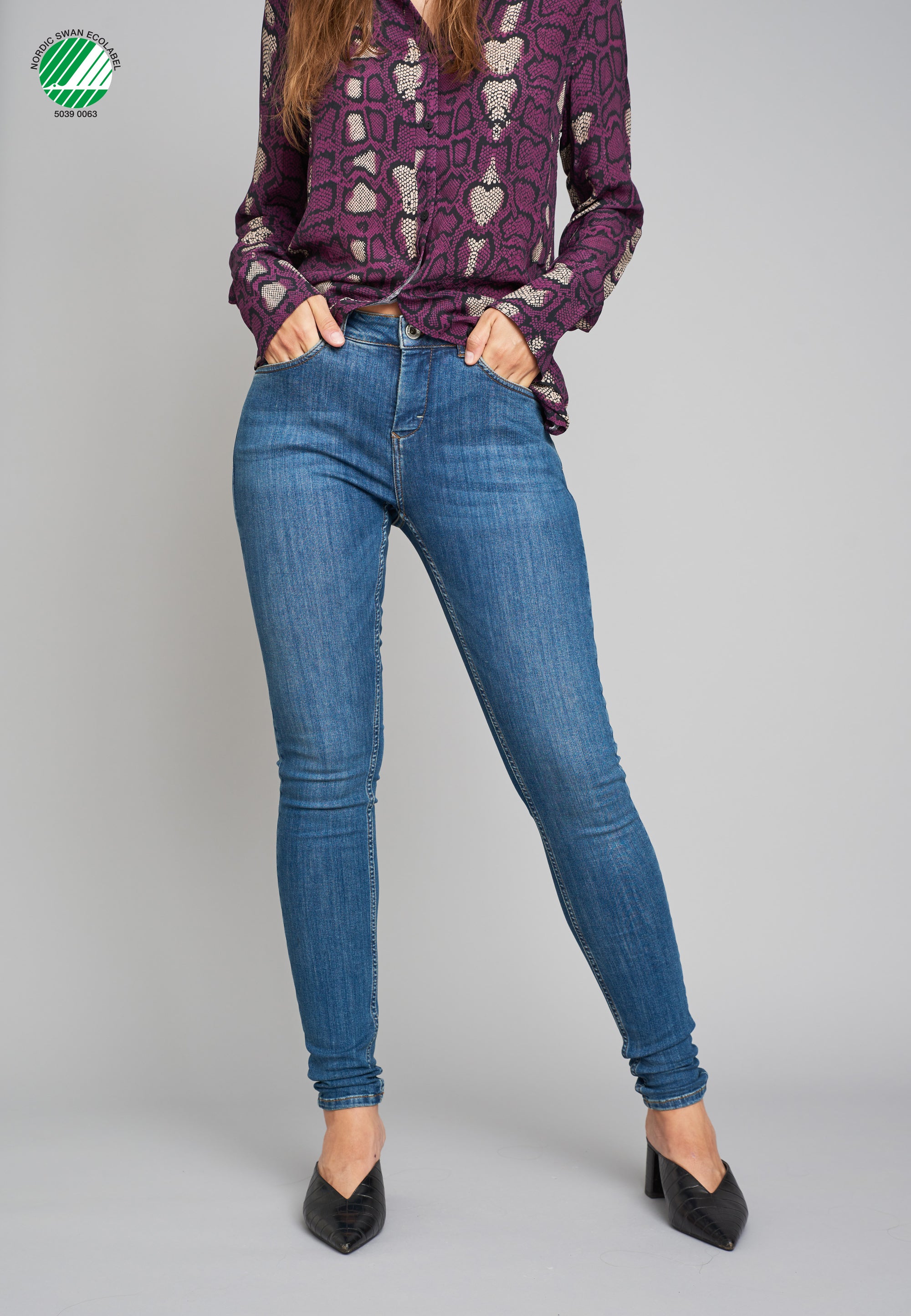 ECHTE Lucky Jeans Trousers 09000 Faded Blue Wash