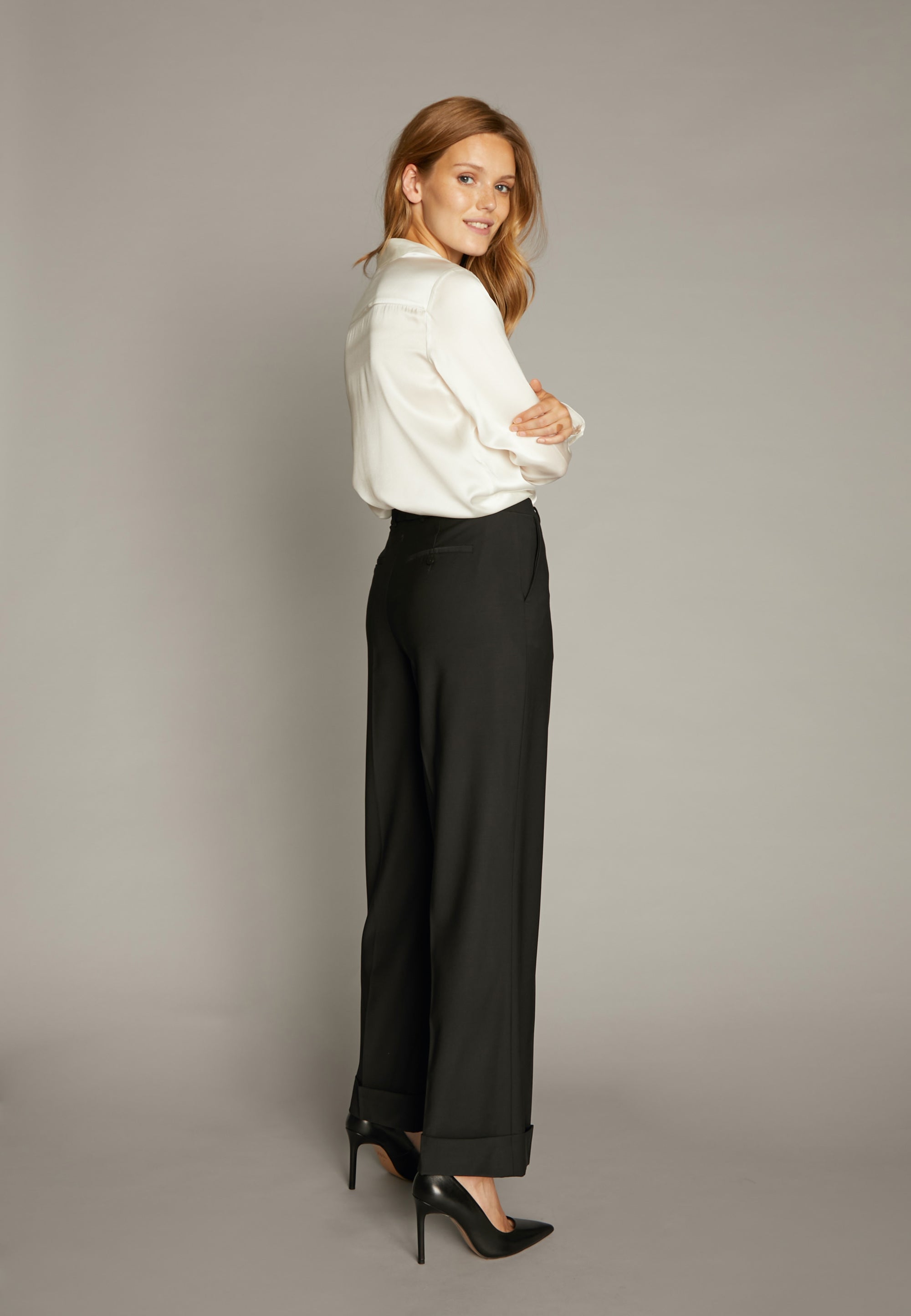 ECHTE Cuffed Pants Trousers 01000 Black